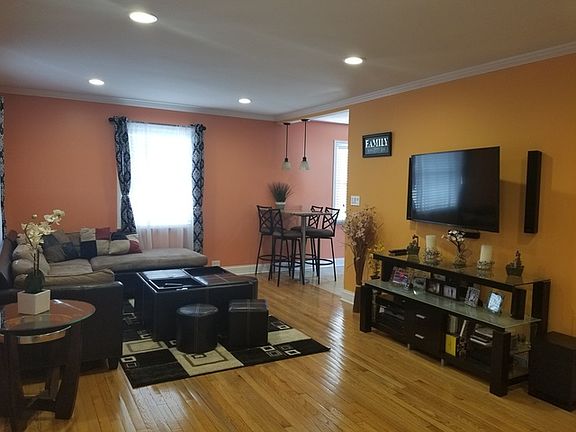5th image of 10124 Nevada Ave