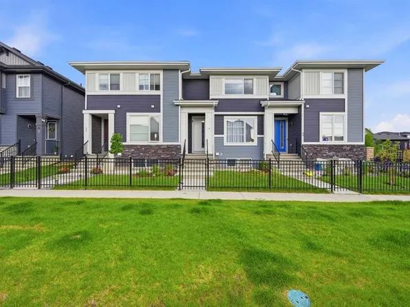 7 N Lambeau Ln SE, Airdrie, AB T4A 3P4