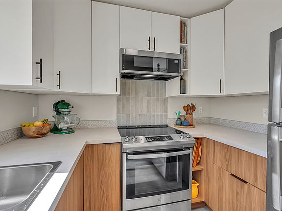 4th image of 8710 Prairie Valley Rd #3
