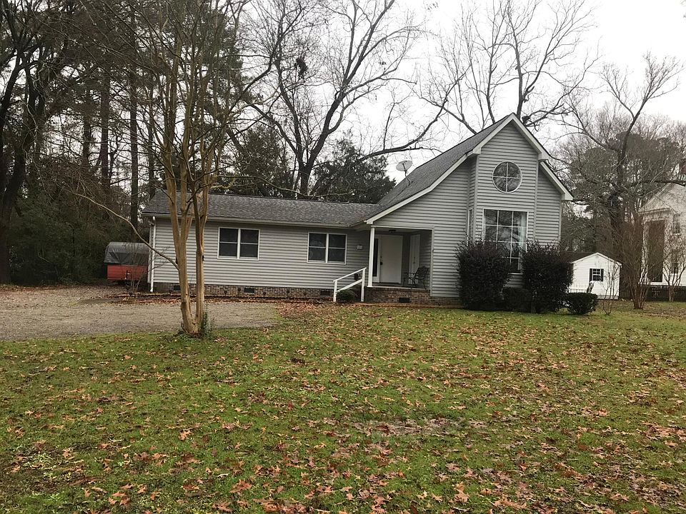 1st image of 121 Country Club Dr