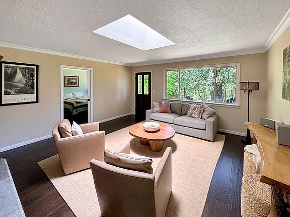 5th image of 792 Acorn Way
