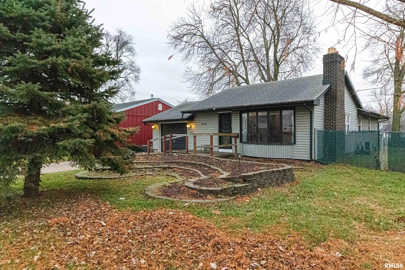 1512 Fisher St photo 1