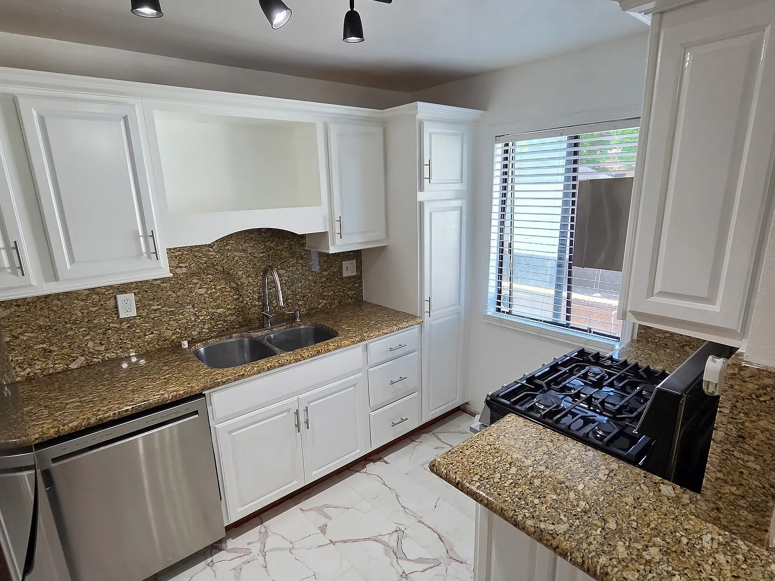 2 bed, 1129 sqft, $3,500 — Photo 4