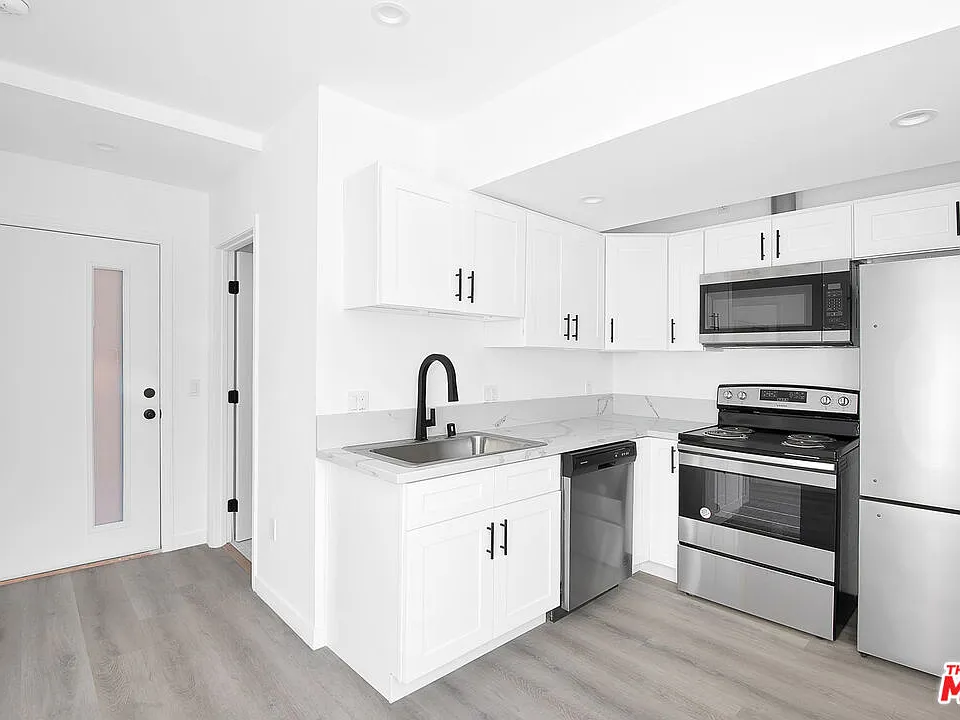 1610 S Beverly Glen Blvd #10