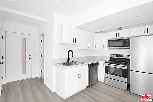 1610 S Beverly Glen Blvd #10 Photo 1