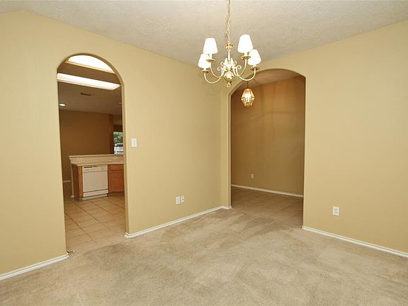 5th image of 26857 Manor Falls Dr
