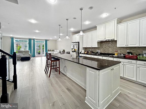 3rd image of 42623 Harlow Meadows Ter