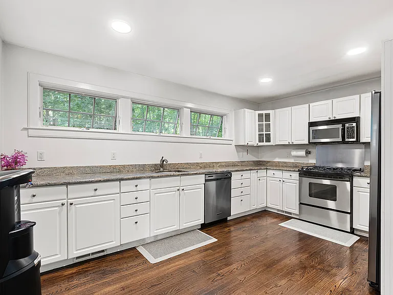 25 Old Sag Harbor Rd — Photo 10