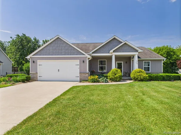 7470 Tara Ct, Goodrich, MI 48438