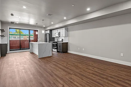 77 E Pastorius St Photo 1