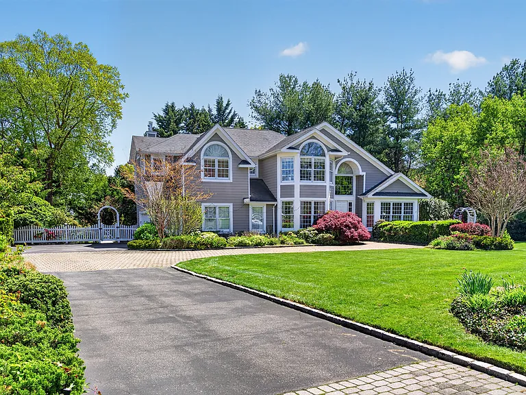 2 Tappanwood Dr — Photo 2