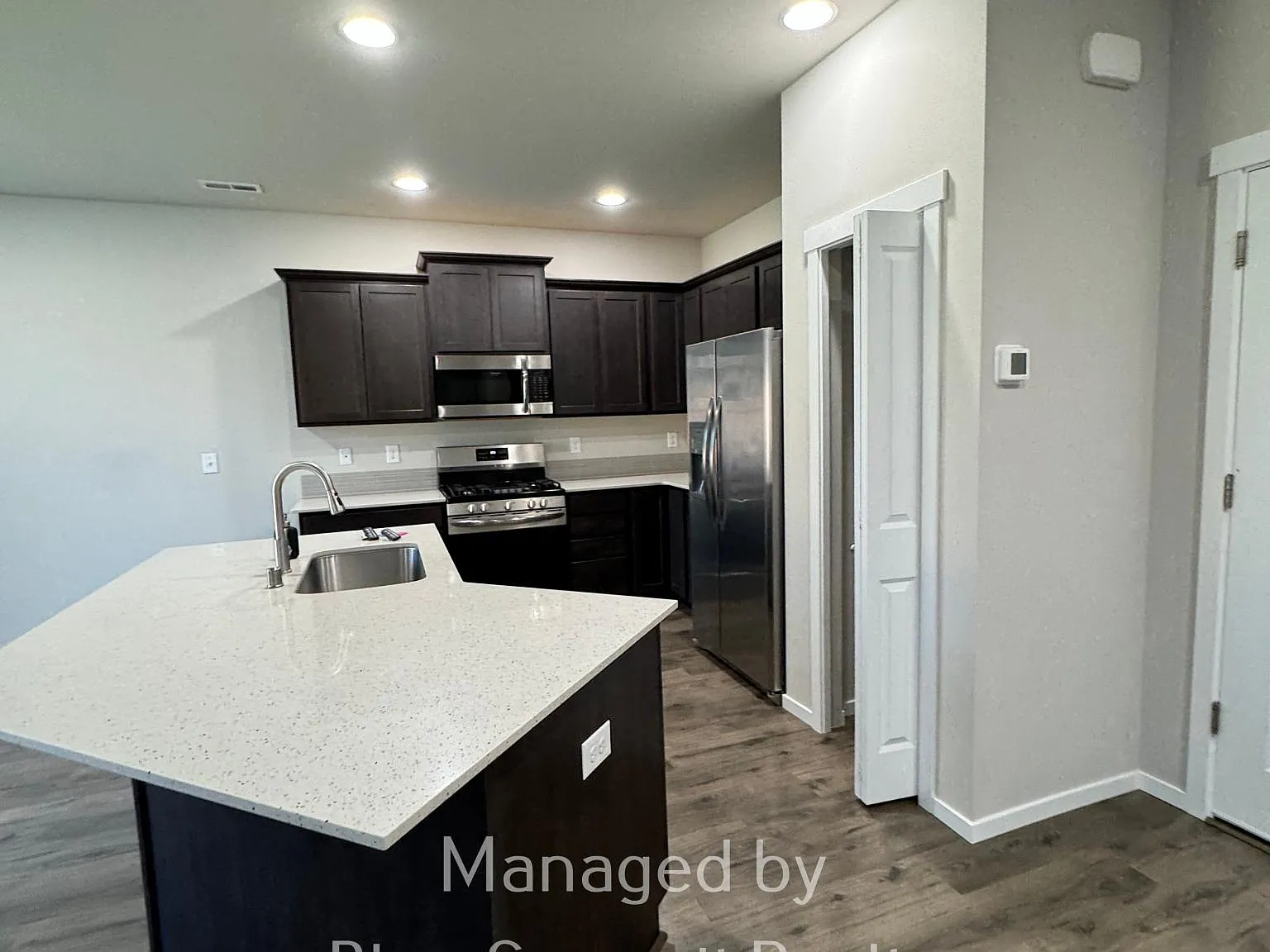 3 bed, 2.5 bath, 2082 sqft, $2,895 — Photo 4
