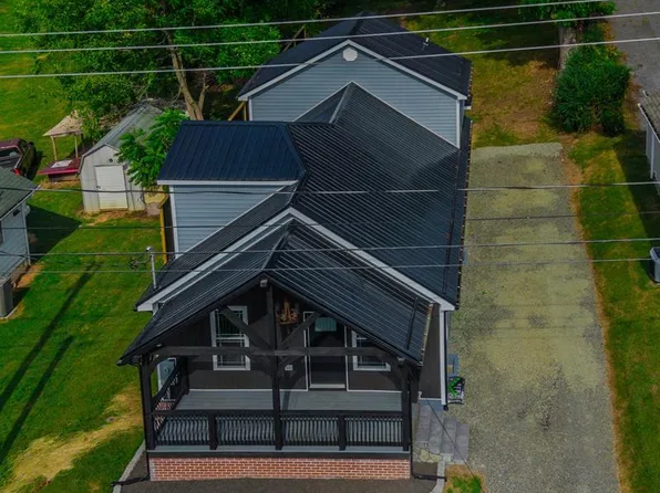 230 W Stuart Dr, Hillsville, VA 24317