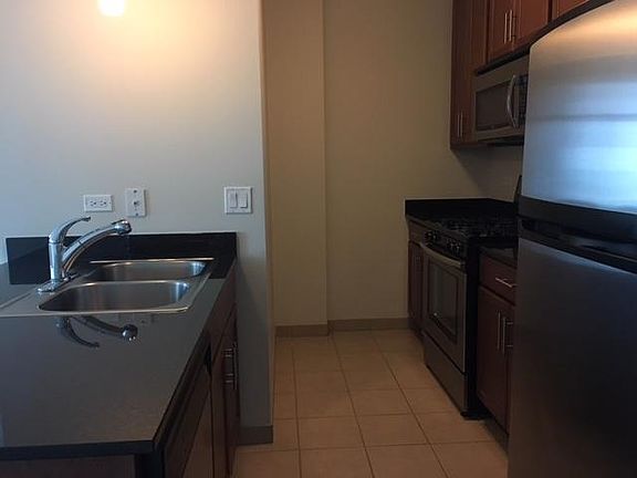 4th image of 554 W Kinzie St #E1108