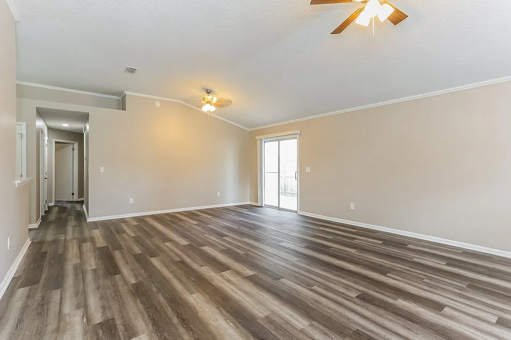 3 bed, 2.0 bath, 1248 sqft, $1,915 — Photo 4