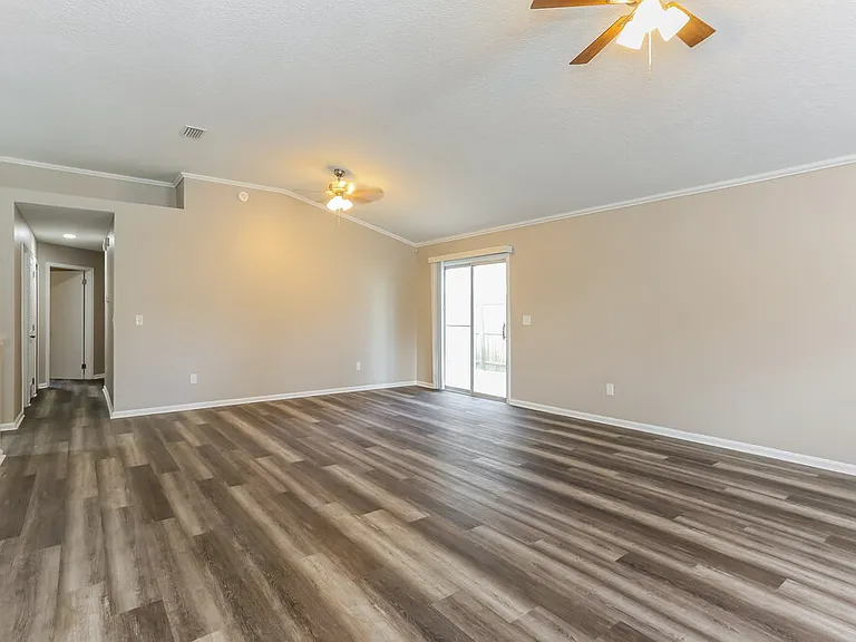 3030 Caroline Crest Dr E — Photo 4
