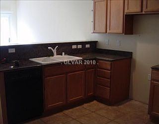 3rd image of 10749 Balmoral St