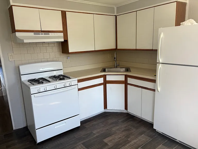 Eat in kitchen