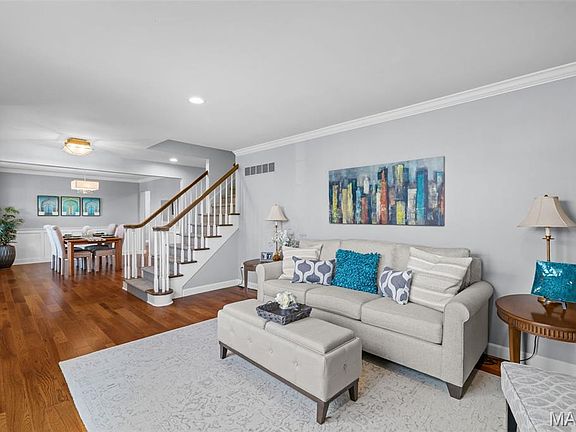 3rd image of 647 Waterford Ridge Dr