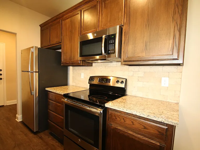 3217-3219 Karen St — Photo 6