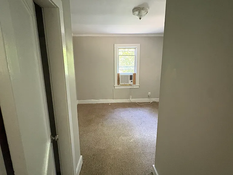 412 Fewell St — Photo 3