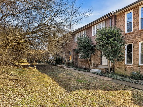 3rd image of 353 Huntington Ridge Dr
