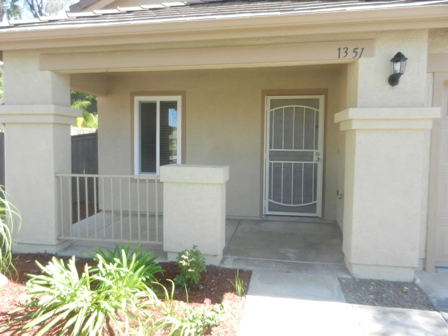 Beautiful two story Home 4 Bedroom 2.5 bathroom in the sought after neighborhood of Oceanside! — Photo 3