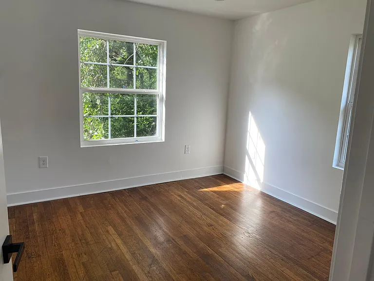 318 E Ridgeway St — Photo 8
