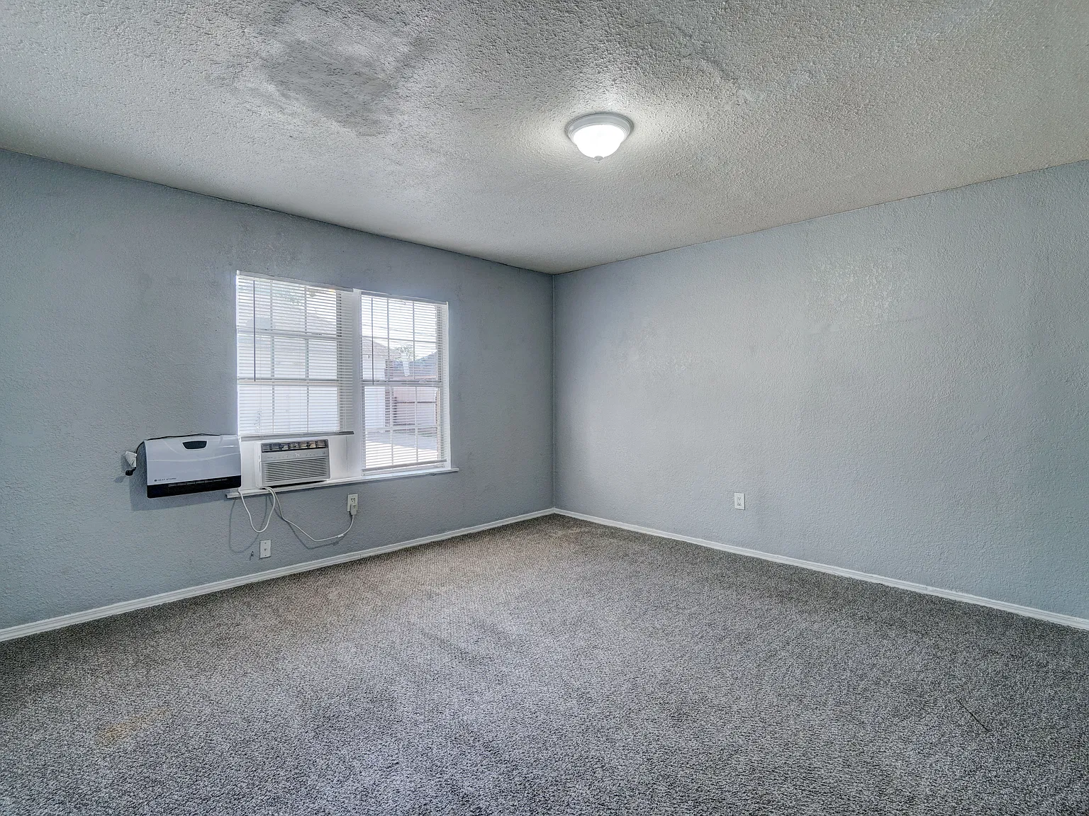 2 bed, 1200 sqft, $1,200 — Photo 2