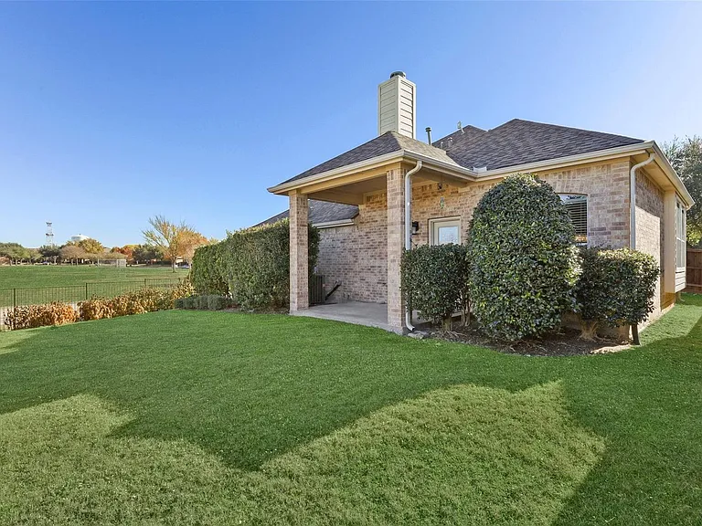 11086 Mansfield Dr — Photo 22