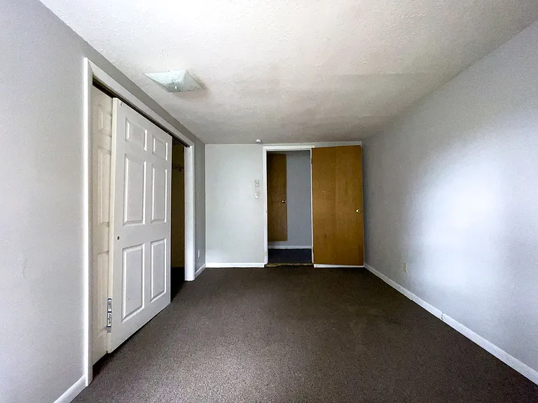 Preleasing For August! Close To Campus — Photo 8