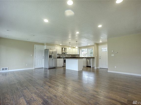 3rd image of 1326 Grass Ct SE