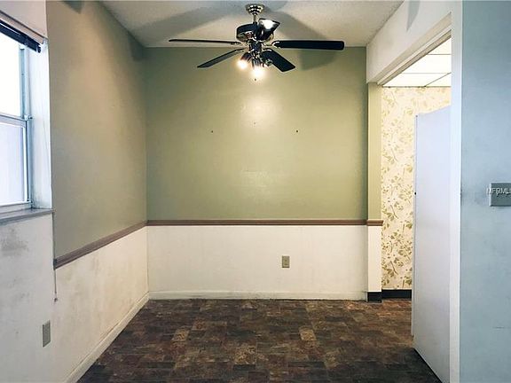 2nd image of 209 NE Lincoln Cir N APT 402