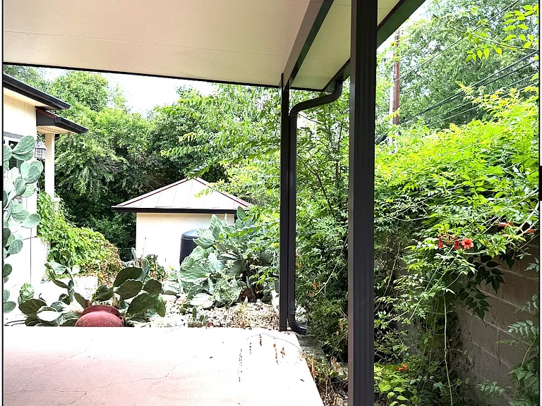 Blakeley Dr — Photo 2