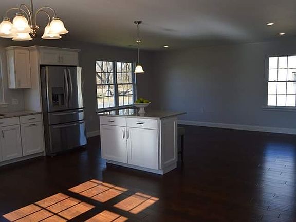 2nd image of 77 Dogwood Dr