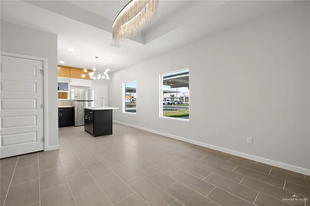 3 bed, 2.0 bath, 1000 sqft, $1,250 — Photo 3
