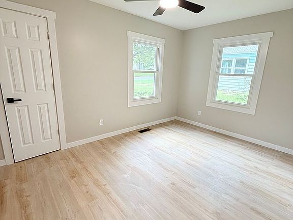 5th image of 424 W Elm St