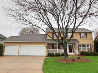 3227 N Country Run Dr, Appleton, WI 54914