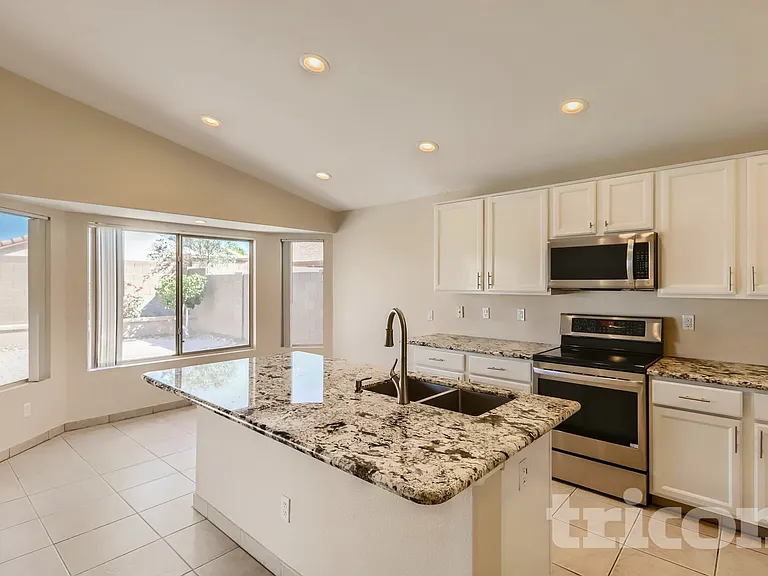 15028 W Elko Dr — Photo 10