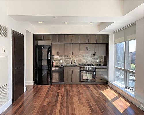 4th image of 150 Myrtle Ave #1006