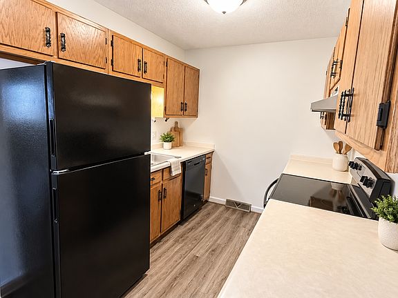 3rd image of 2225 Hageman Ave