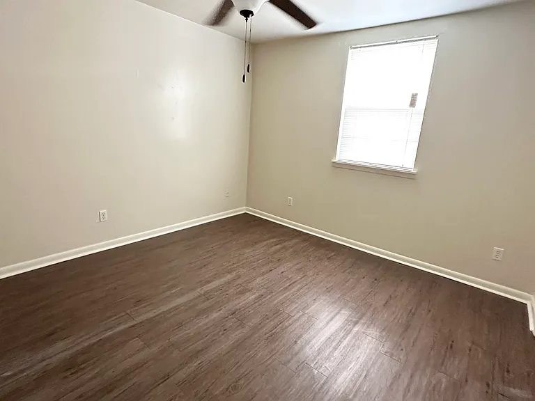103 Carolyn Dr — Photo 3