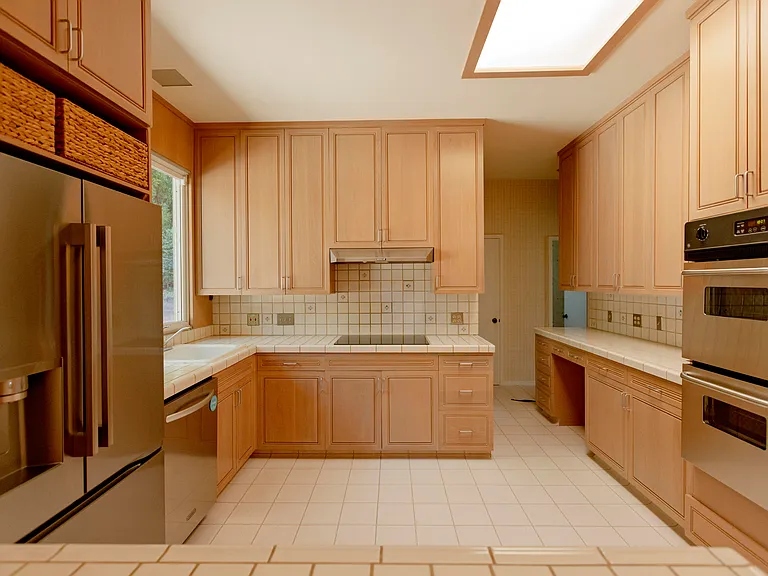 44 Bayview Ave — Photo 14