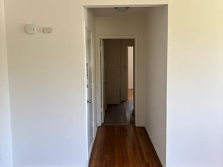 3208 S Barrington Ave #G — Photo 8