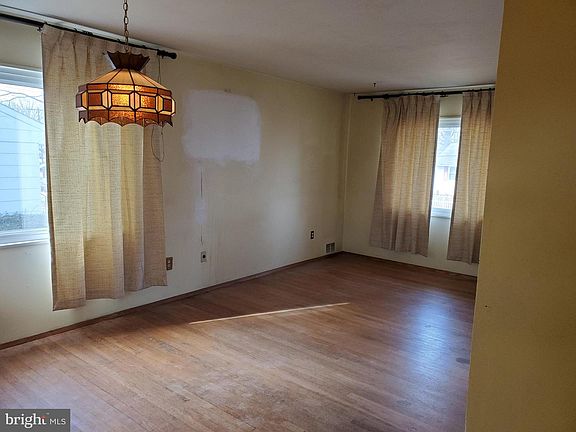 5th image of 721 Crawford St