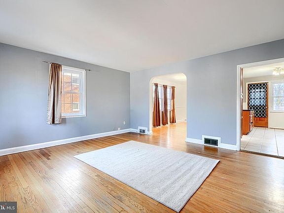 4th image of 6823 Fairdel Ave