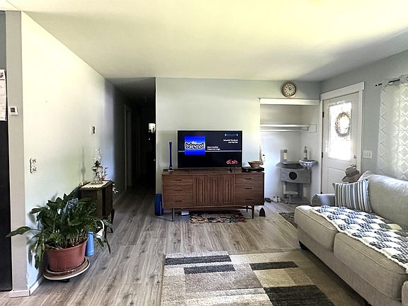 5th image of 106 Turner St