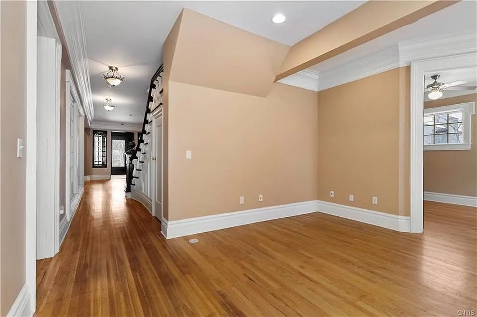 3 bed, 2000 sqft, $2,750 — Photo 4