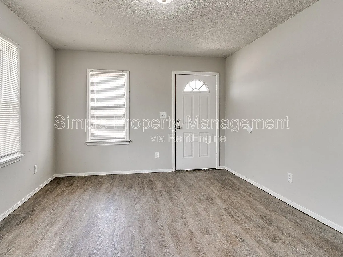 Building Photo - 4007 N Rockwell Ave