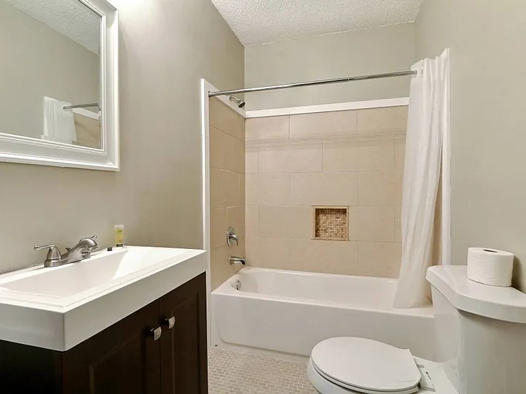 1925 E Gwinnett St — Photo 11